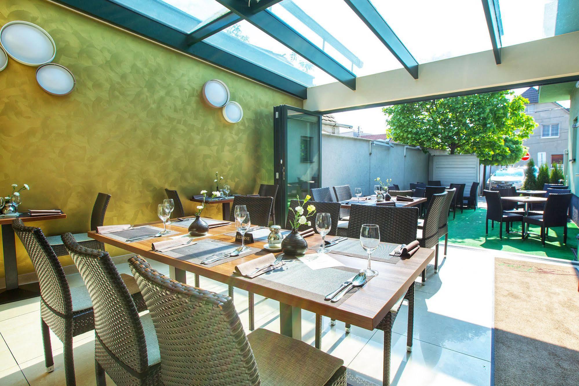 Fine Restaurant & Apartments Malacky Zewnętrze zdjęcie